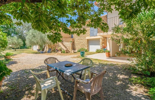 Mornas Apartment | Apartment 'La Velle' with Private Terrace, Private Garden and Wi-Fi