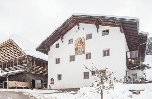 Castelrotto Apartment | Apartment 'Ladinser Hof Reiterstube' with Mountain View, Shared Garden and Wi-Fi