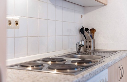 Muritz Apartment | Apartment 'Landhaus 5' with Shared Garden, Balcony and Wi-Fi