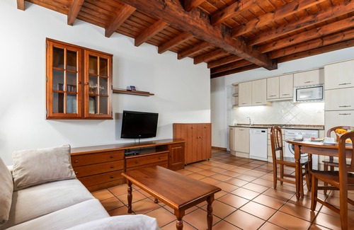 Bustio Apartment | Apartment 'Las Acacias' with Balcony and Wi-Fi