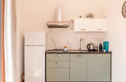 Montallegro Apartment | Apartment 'Le 3 Rose - Alba' with Lake View, Wi-Fi and Air Conditioning