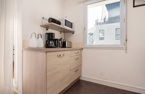 La Trinite-sur-Mer Apartment | Apartment 'Le Petit Galion - Proche Du Port' with Sea View, Balcony and Wi-Fi