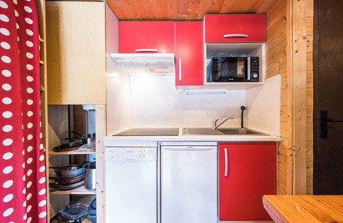 Villarodin-Bourget Apartment | Apartment 'Les Avenières - La Norma' with Mountain View, Balcony and Wi-Fi