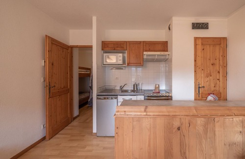 Samoens Apartment | Apartment 'Le Grand Tetras A3' with Mountain View, Shared Pool and Wi-Fi