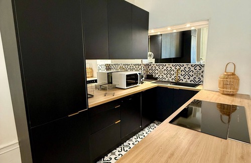 Besancon Old Town Apartment | Apartment 'Le Granvelle' with Wi-Fi