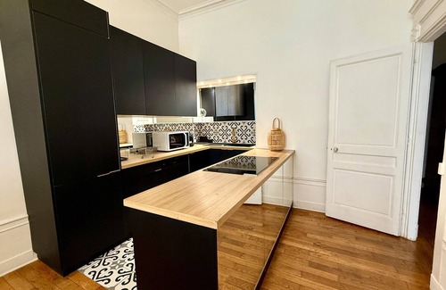 Besancon Old Town Apartment | Apartment 'Le Granvelle' with Wi-Fi