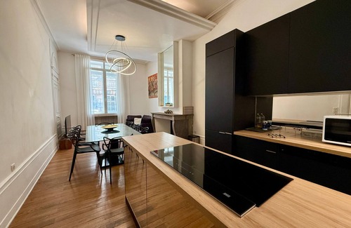Besancon Old Town Apartment | Apartment 'Le Granvelle' with Wi-Fi