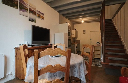 La Bourboule Apartment | Apartment 'Le Métrocosy' with Wi-Fi