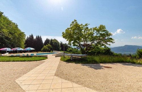 Trevignin Apartment | Apartment "le Revard", part of the chalet "Le Pré Charville" with mountain view and Wi-Fi