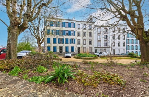Rive Droite Apartment | Apartment 'Les Capucins - T2 Tout Confort' with Private Terrace, Private Garden and Wi-Fi