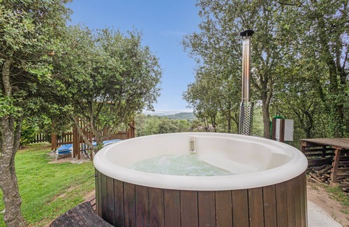 Sagas House | Apartment 'Les Cases' with Mountain View, Private Pool and Wi-Fi
