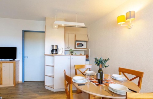 Sainte-Maxime City Centre Apartment | Apartment Les Platanes-4 by Interhome