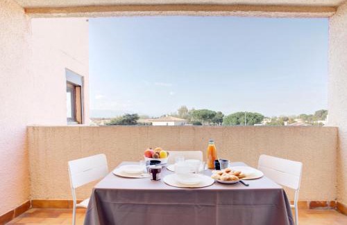 Saint-Cyprien Plage Apartment | Apartment Les Terrasses Fleuries by Interhome