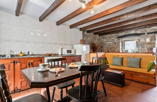 Caunedo House | Apartment 'Lorences D' with Mountain View