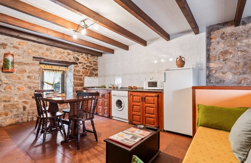 Caunedo House | Apartment 'Lorences D' with Mountain View
