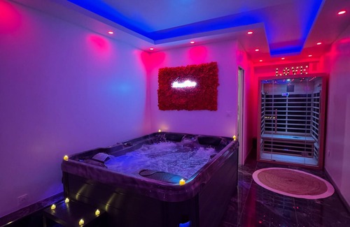 Chevilly-Larue Apartment | Apartment LoveRoom, spa jacuzzi & Sauna in a romantic atmosphere!