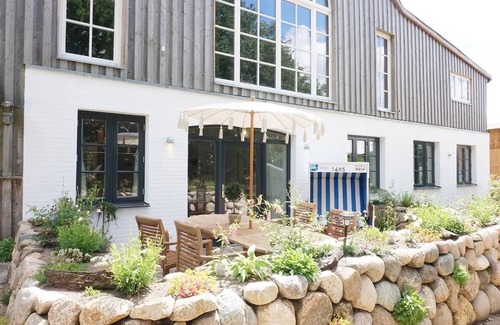 Hogel Apartment | Apartment 'Lütje Orange' with Private Terrace, Shared Garden and Wi-Fi