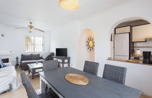 La Font d'en Carros Apartment | Apartment 'Maison Oliva' with Shared Pool, Wi-Fi and Air Conditioning