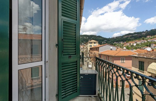 La Spezia Apartment | Apartment 'Maestrale' with Private Terrace, Wi-Fi and Air Conditioning
