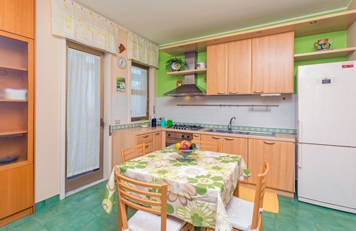 Belpasso Apartment | Apartment 'Magnolia House' with Mountain View, Balcony and Wi-Fi