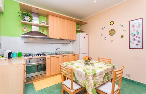 Belpasso Apartment | Apartment 'Magnolia House' with Mountain View, Balcony and Wi-Fi