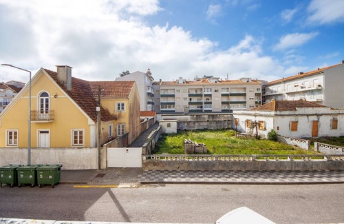 Barra Apartment | Apartment 'Manny's Place - By The Sea' with Balcony and Wi-Fi
