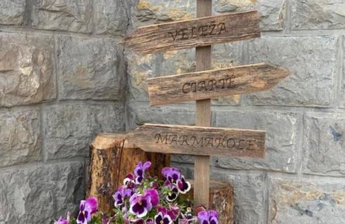 Auronzo di Cadore Apartment | Apartment 'Marmarole' with Mountain View, Shared Garden and Balcony