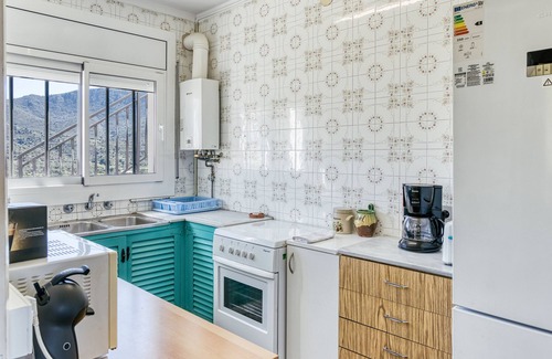Llanca Apartment | Apartment 'Marval' with Sea View, Wi-Fi and Air Conditioning