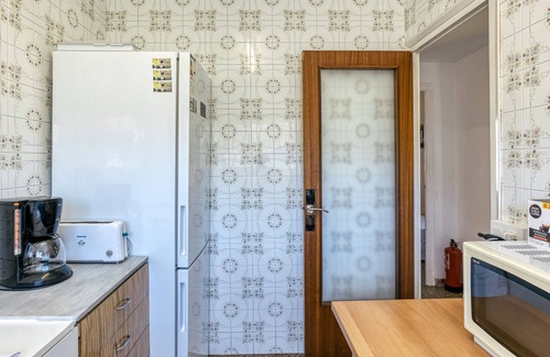 Llanca Apartment | Apartment 'Marval' with Sea View, Wi-Fi and Air Conditioning