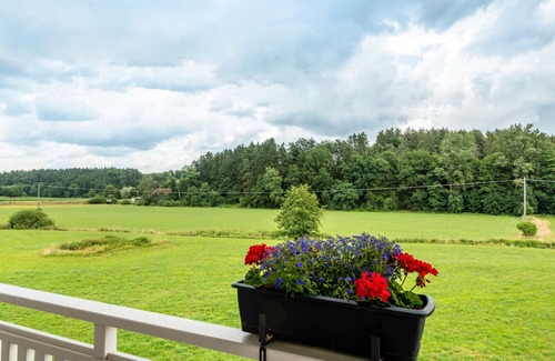 Arnstorf Apartment | Apartment 'Mayerhofer 2' with Shared Terrace, Shared Garden and Wi-Fi