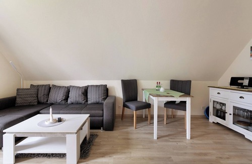 Suden Apartment | Apartment 'Meisennest' with Private Terrace, Shared Garden and Wi-Fi