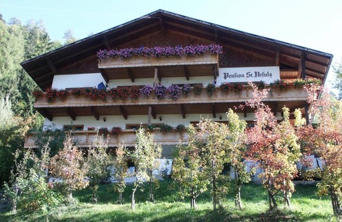 San Leonardo in Passiria Apartment | Apartment 'Mirabelle Pension Sankt Ursula' with Mountain View, Shared Terrace and Wi-Fi