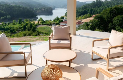 Guilhofrei House | Apartment 'Miradouro' with Lake View, Wi-Fi and Air Conditioning