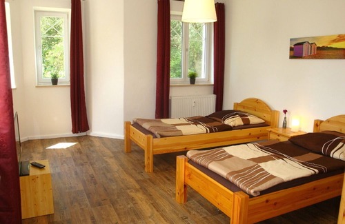 Wolnzach Apartment | Apartment mit Drei Schlafzimmer für 5 Personen und Großer Terrasse, Erdgeschoss