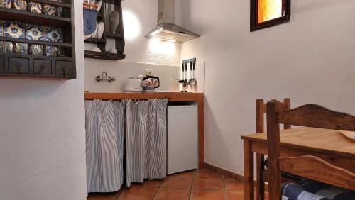 El Guincho Apartment | Apartment mit kleiner Innenhof-Terrasse im mediterranen Stil
