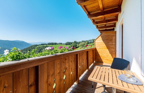 Fie allo Sciliar Apartment | Apartment "Mongaduierhof Panorama" with Mountain View, Shared Garden & Wi-Fi