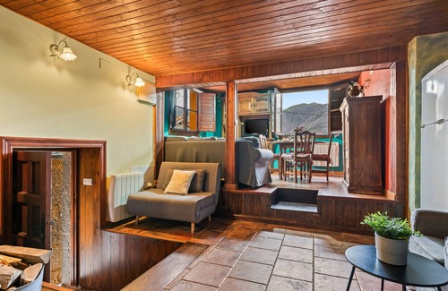 Fresnedo Apartment | Apartment 'Montegrande Rodeado De Montañas' with Shared Terrace and Wi-Fi