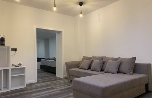 Heimfeld Apartment | Apartment 'My Loft By Esen 5 Beds, Netflix' with Private Garden, Balcony and Wi-Fi