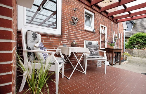 Bredstedt Apartment | Apartment 'Nordsee-Ferienwohnung Halligland' with Terrace, Private Garden and Wi-Fi