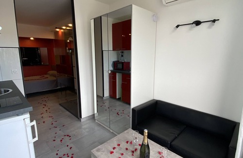 Naturist Village Apartment | Apartment nudist village cape d'Agde, small sea view