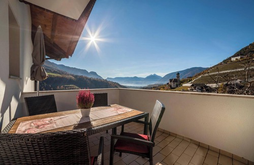 Rifiano Apartment | Apartment Oberegghof Ifinger with Mountain View and Wi-Fi