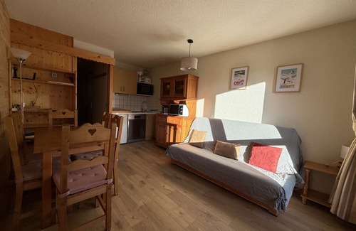 Les Allues Apartment | Apartment of 30m2 with 1 room, 1 bunk bed area and 1 living room with sofa