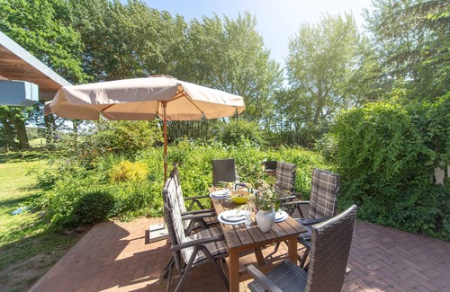 Ummanz Apartment | Apartment OG - Apartments in thatched house