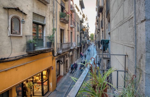Barri Vell Apartment | Apartment “Old Side Girona one” with Balcony, Wi-Fi & A/C
