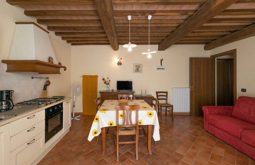 Santa Luce Apartment | Apartment "Oleandro" with Shared Garden & Wi-Fi