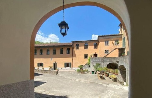Pontremoli Apartment | Apartment on the river in a historic village
