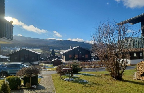 Arrach Apartment | Apartment on the upper floor lovingly furnished with a cozy balcony