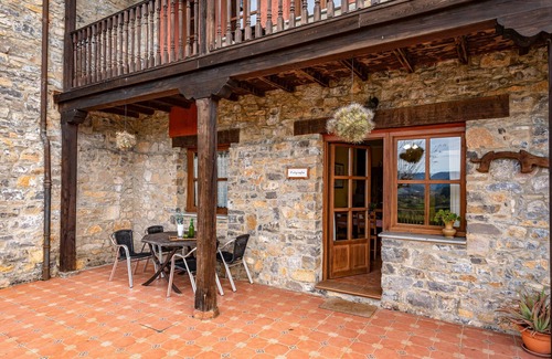 Tornon Apartment | Apartment 'Ortografía' with Mountain View, Private Terrace and Wi-Fi