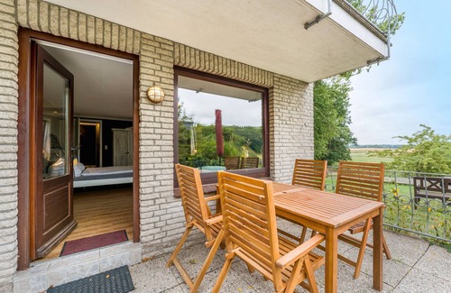 Kronsgaard Apartment | Apartment 'Ostseeblick Fewo 8' with Private Terrace, Shared Garden and Wi-Fi
