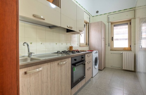 Lizzano Villa | Apartment 'Palma 2 ' with Private Terrace, Wi-Fi and Air Conditioning